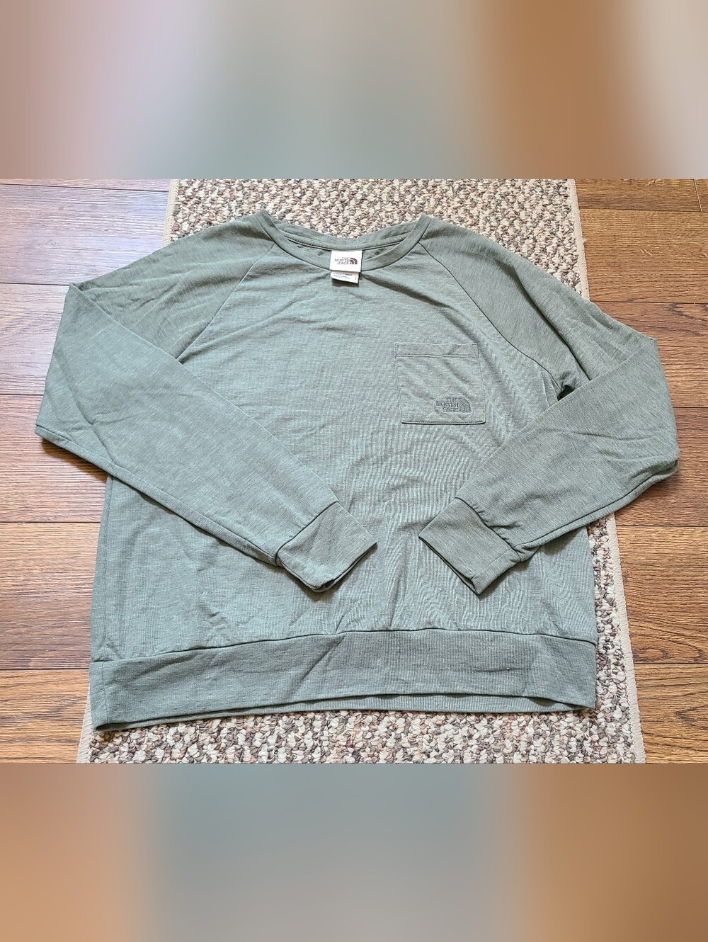 The North Face Womens L Crewneck Longsleeve Olive Green